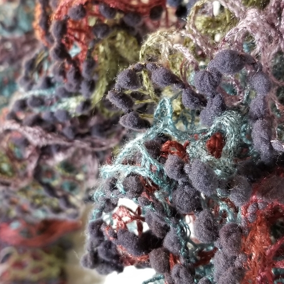 Handmade Ruffle Scarf, New - Picture 3 of 4